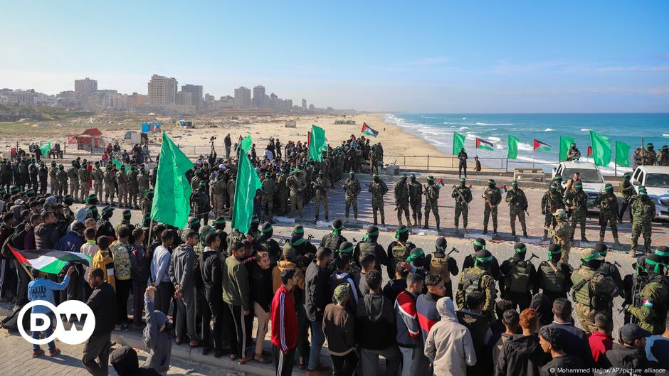 Middle East: Hamas postpones hostage releases