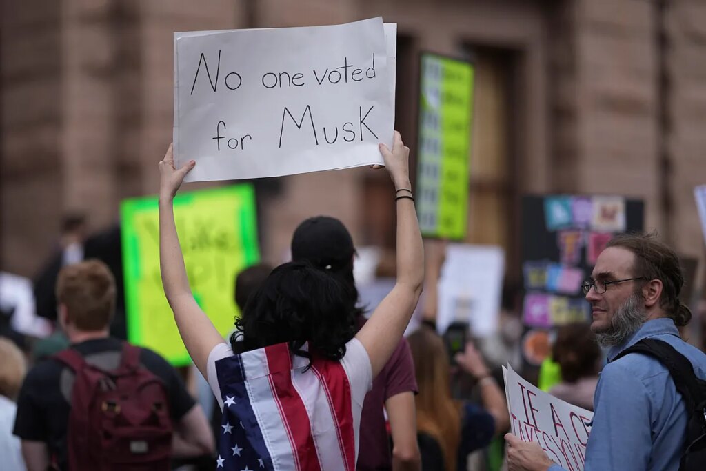 Miles de manifestantes protestan en EEUU contra las políticas de Trump, el Proyecto 2025 y Elon Musk