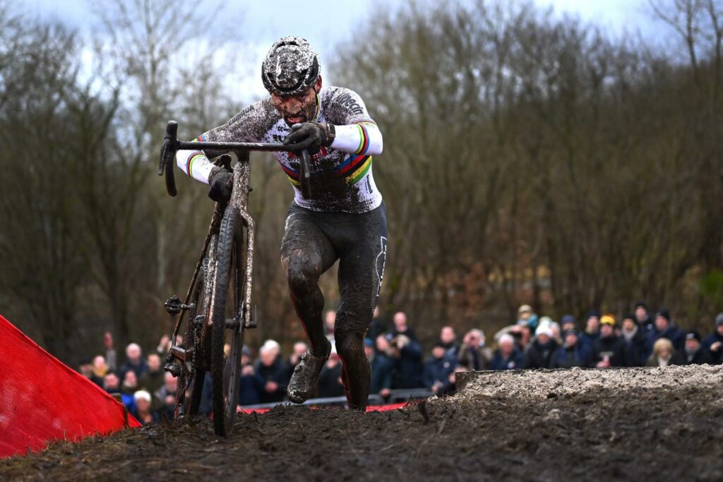 Mondiaux de cyclocross : bosses, boue et rock and roll, Mathieu Van der Poel au sommet de son art