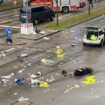 Trümmerteile und Kleidung liegen auf der Straße. Foto: Alexa Gräf/dpa