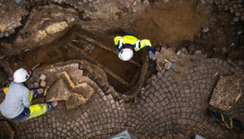 Neuf sarcophages enfouis depuis 1300 ans retrouvés au cœur de Bordeaux