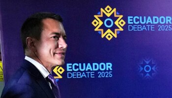 Noboa busca repetir en Ecuador y Correa, volver por la puerta grande: "Allá ustedes si vuelven a creer a un presidente de cartón"