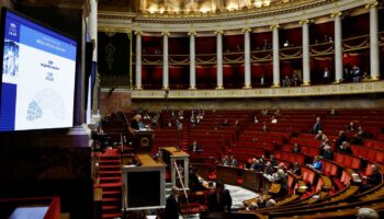 Non-censure, «méduses», ennui : à l’Assemblée, les coulisses d’une journée presque ordinaire