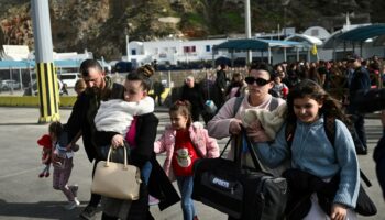 Nouveaux séismes: 6.000 personnes quittent l'archipel de Santorin