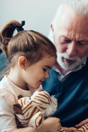 «On marche sur la tête» : ces grands-parents désarçonnés par l’éducation moderne de leurs enfants