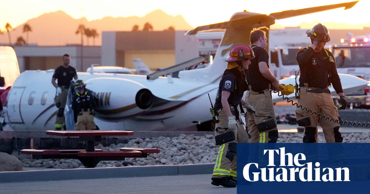 One dead as jet owned by Mötley Crüe singer collides with plane in Arizona