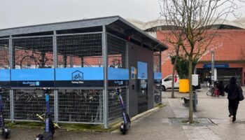 Parkings à vélos dans les gares du RER D : « Le compte n’y est pas », selon une association d’usagers