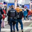 Wo viele Menschen aufeinandertreffen, können Konflikte entstehen - wie im öffentlichen Verkehr. (Symbolfoto). Foto: Christoph Sc