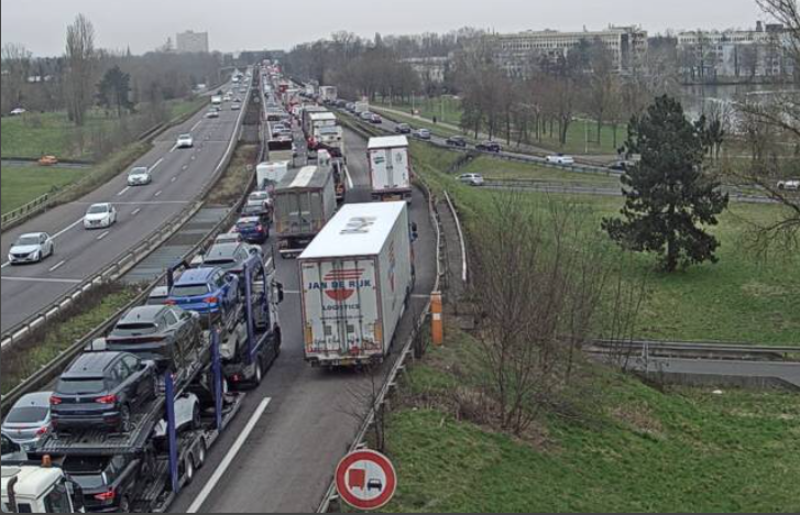 Poids lourd en "portefeuille": L'A31 complètement coupée vers le Luxembourg !