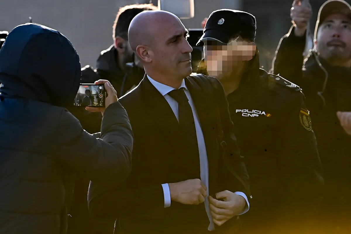 Rubiales se ratifica en su versión: "Estoy totalmente seguro de que Jenni me dio su aprobación"