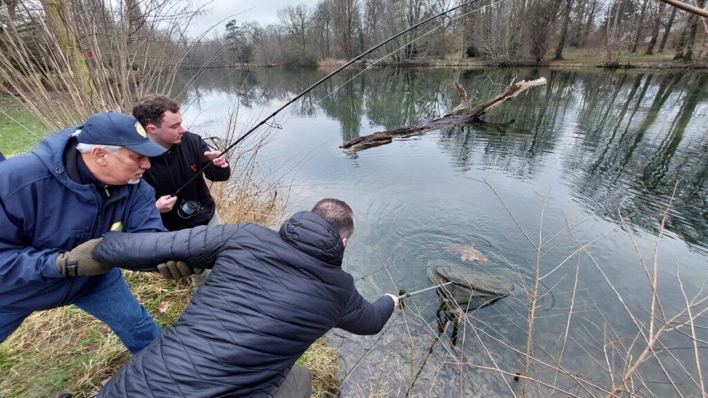 « Sans nous, il ne restera que les braconniers » : ciblés par PAZ, les pêcheurs du bois de Boulogne se rebiffent