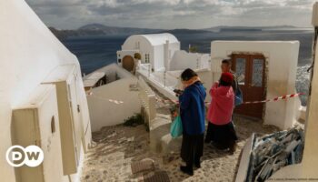 Santorini: State of emergency declared as tremors continue