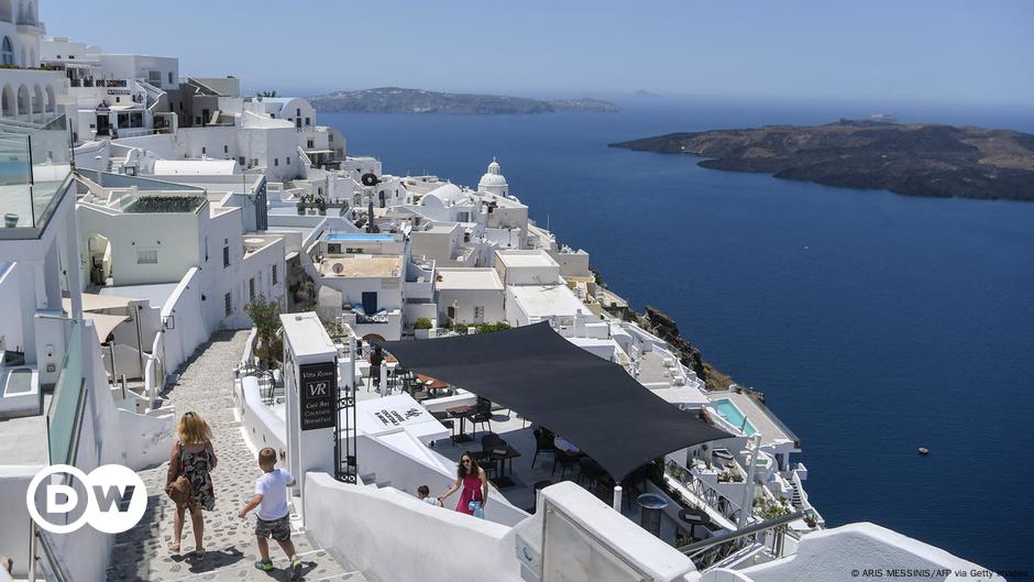 Santorini earthquakes: Could a major seismic event happen?