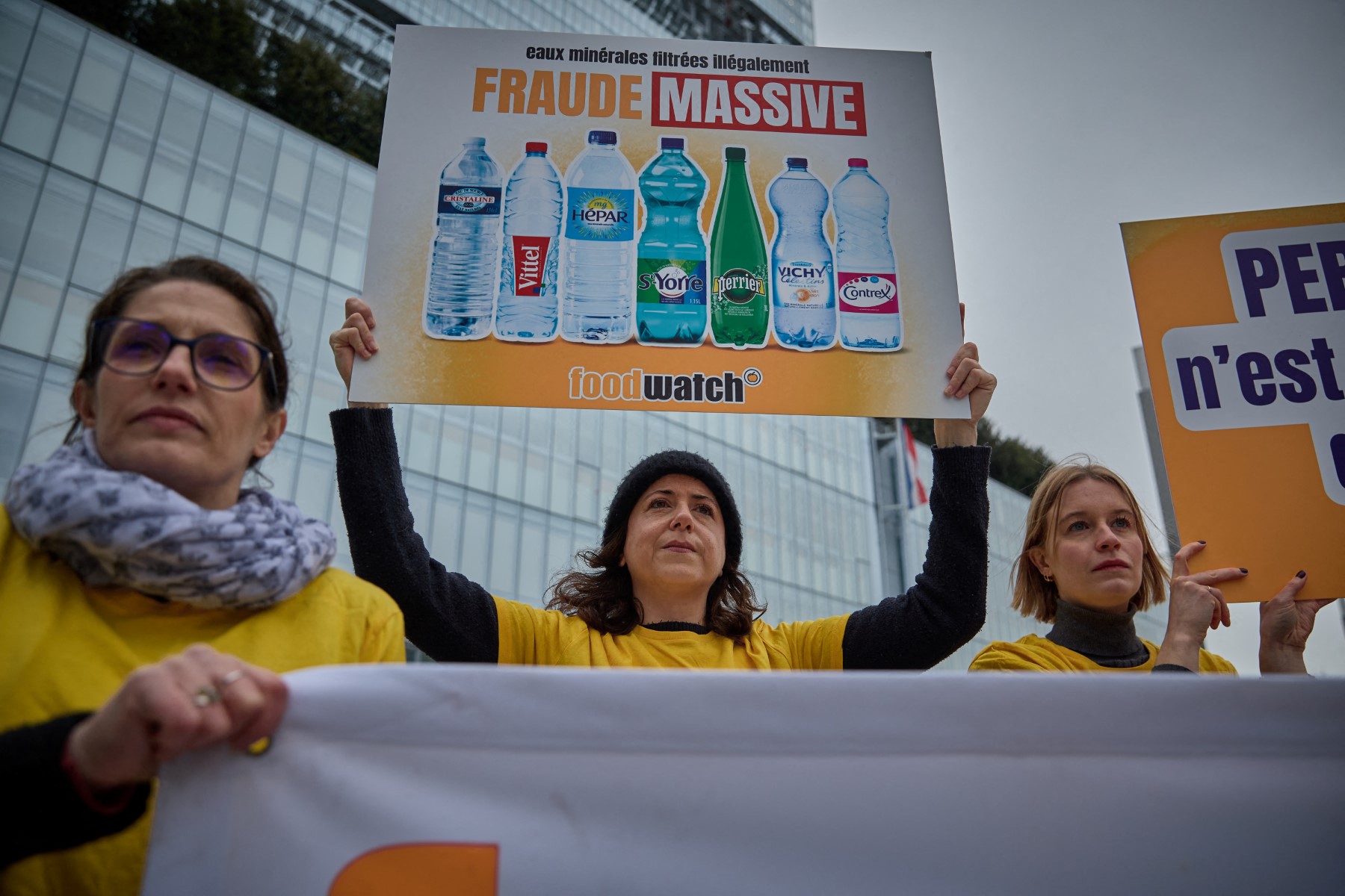 Scandale des eaux en bouteille: L'exécutif a autorisé Nestlé à utiliser des filtres illégaux