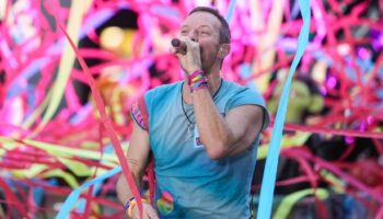 'Showering with Coldplay and Taylor Swift' could slash £100 off water bills