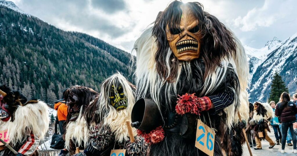 Sorcières, lutteurs et nez noirs : les étranges traditions paysannes du Valais suisse