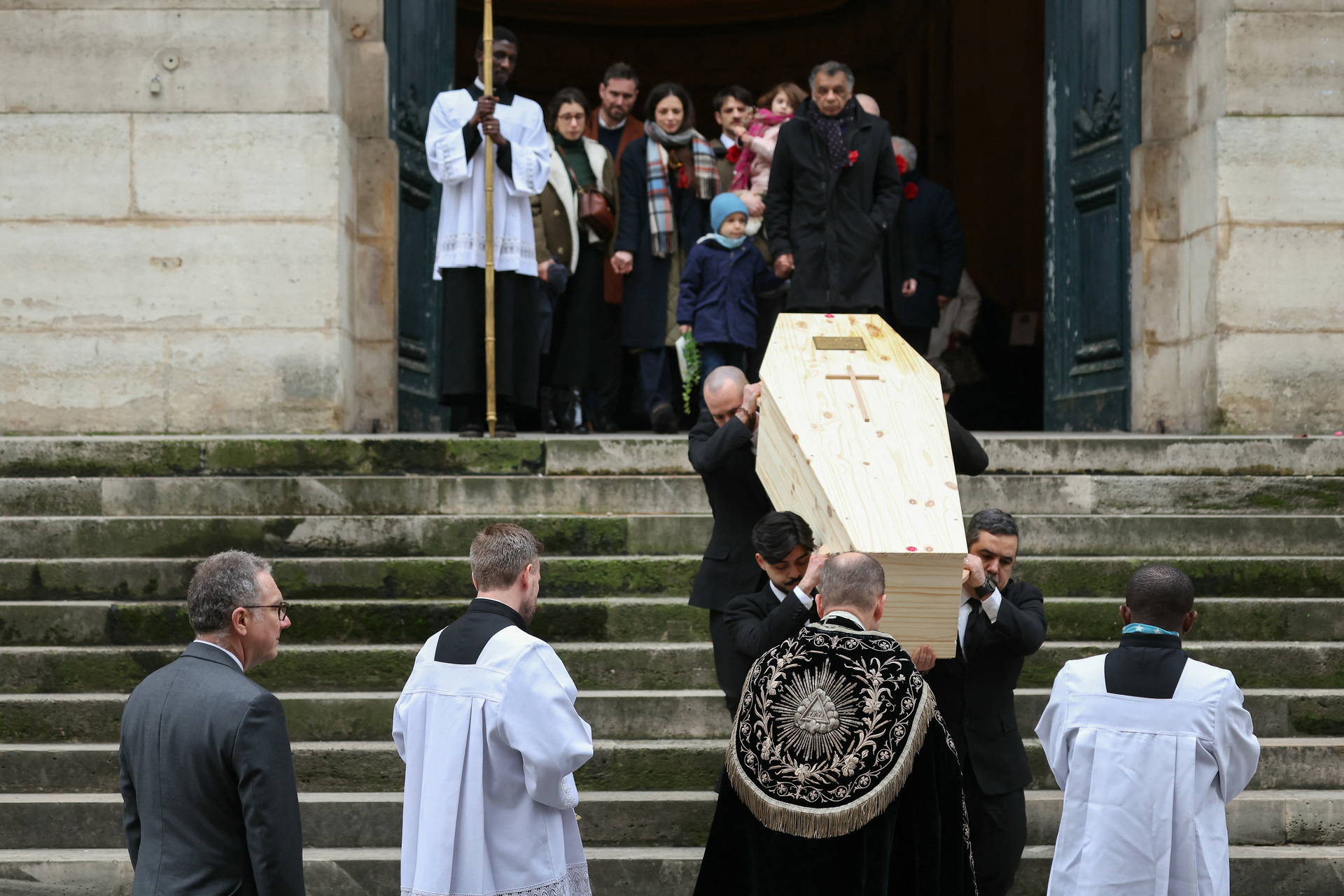 Sous le ciel gris de Paris,: Dernier hommage à Catherine Laborde