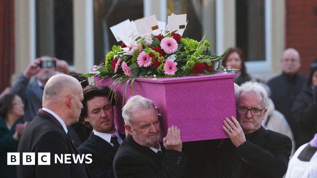 Stars attend singer Linda Nolan's funeral in Blackpool