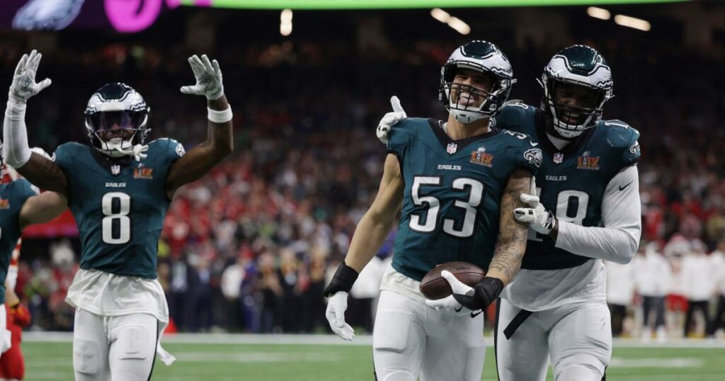 Super Bowl : les Eagles de Philadelphie mènent les Chiefs de Kansas City sous les yeux de Trump