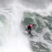 Surf: Doublé français sur le spot de grosses vagues de Nazaré