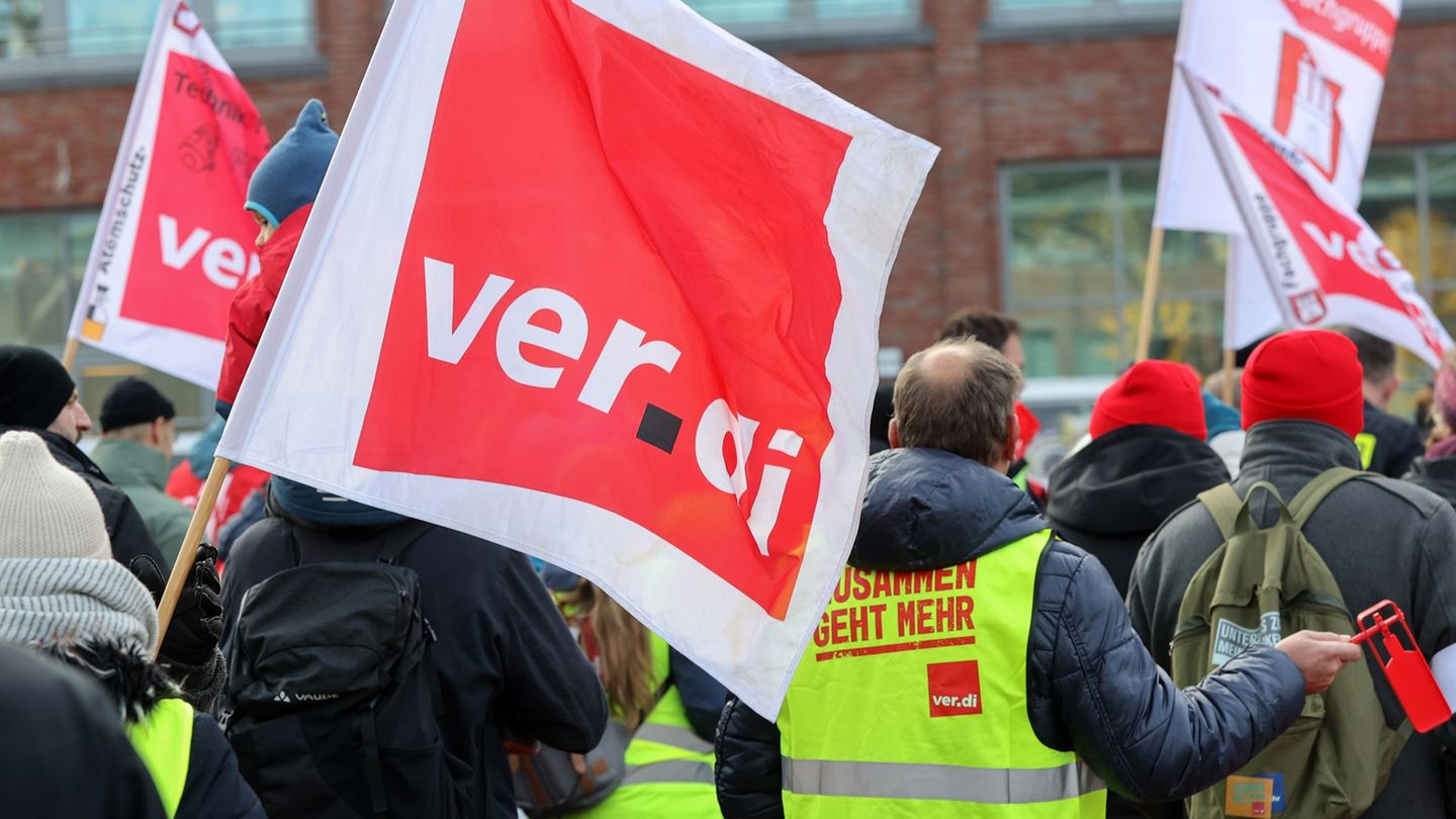 Gewerkschaften rufen zu Warnstreiks auf - der Arbeitgeberverband kritisiert die Arbeitsniederlegungen. Foto: Bodo Marks/dpa