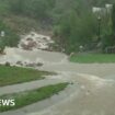 Thousands flee homes as floods hit Australia