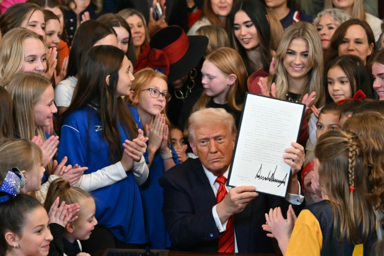 Trump continue sur sa lancée: Un décret pour empêcher les athlètes transgenres de participer aux sports féminins