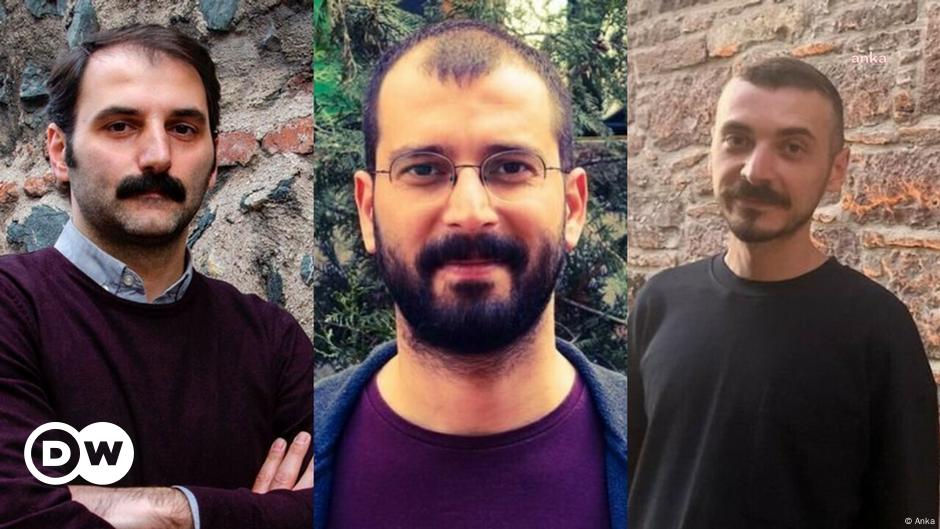 Turkey: Reporters detained over prosecutor story, paper says