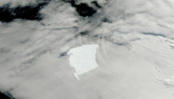 Un fragment presque aussi grand que Paris se détache du plus vaste iceberg du monde