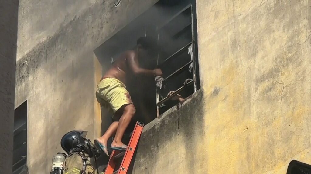 Un incendio en una fábrica de disfraces deja 21 heridos en Río de Janeiro, una decena en estado grave, a pocos días del inicio del Carnaval