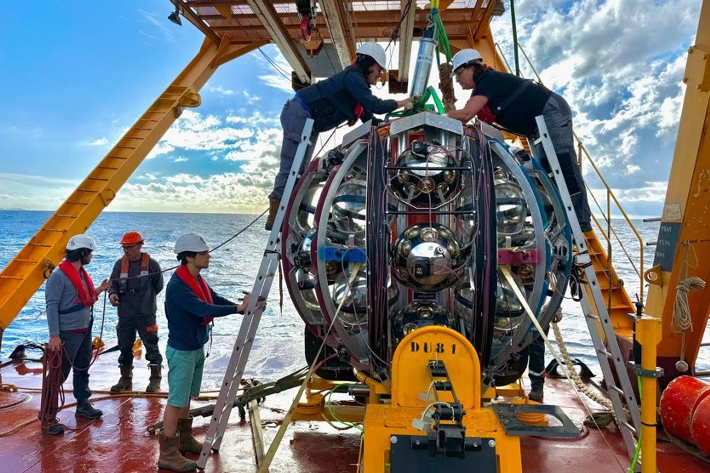 Un record d’énergie battu pour un neutrino, observé en Méditerranée