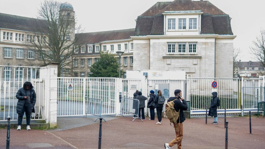 Un « suivi attentif » après la découverte de punaises de lit dans six classes du lycée Jules-Uhry, à Creil