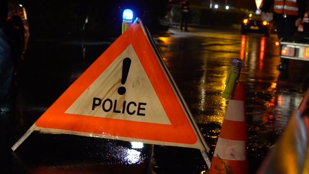 Un véhicule fonce contre un arbre: Route fermée dans l'ouest du Luxembourg