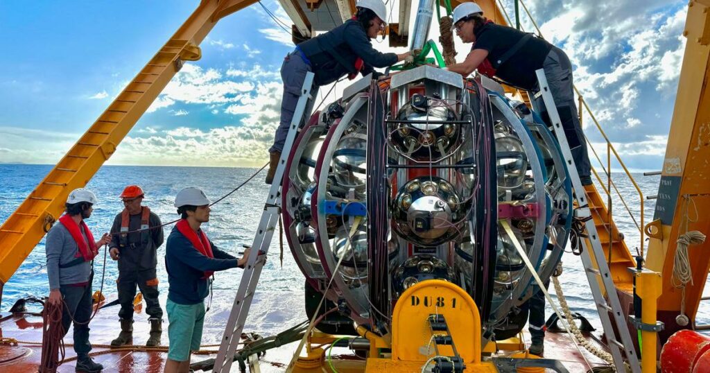 Une première historique: un neutrino cosmique de très haute énergie détecté en Méditerranée