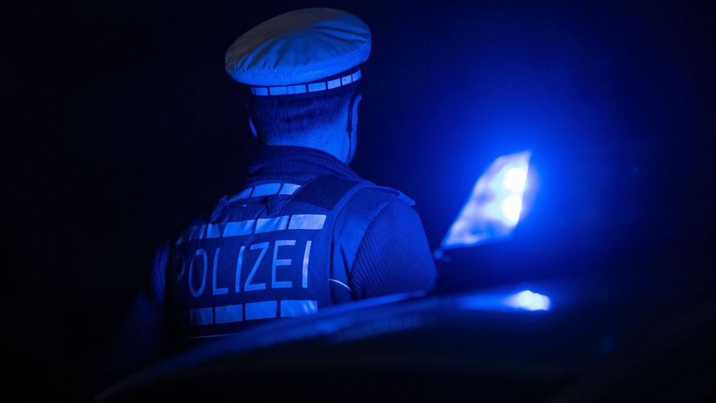 Die Polizei nahm die Ermittlungen zur Unfallursache auf. (Symbolbild) Foto: Marijan Murat/dpa