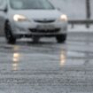 Sprühregen und Temperaturen um die Null Grad sorgen für teilweise glatte Straßen. (Archivbild) Foto: Sebastian Gollnow/dpa