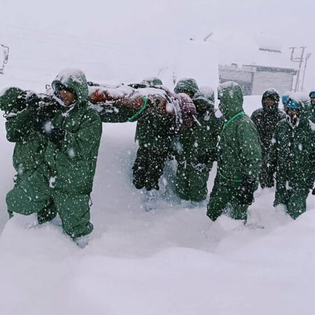 At least 25 workers are trapped by an avalanche in northern India – The Associated Press