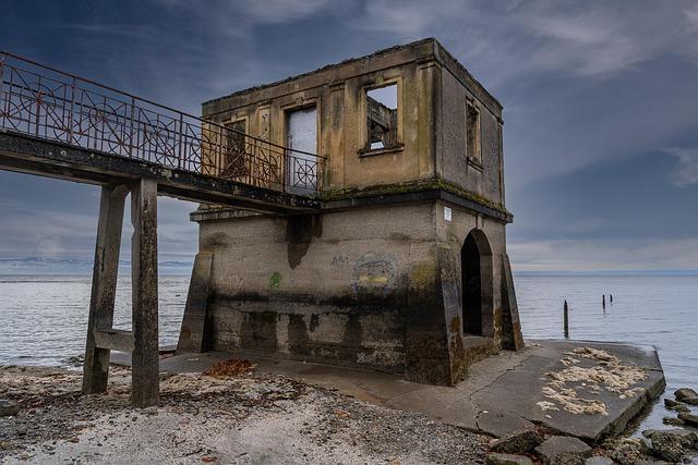 Architectural Features and Ritual Practices of the Bathhouse